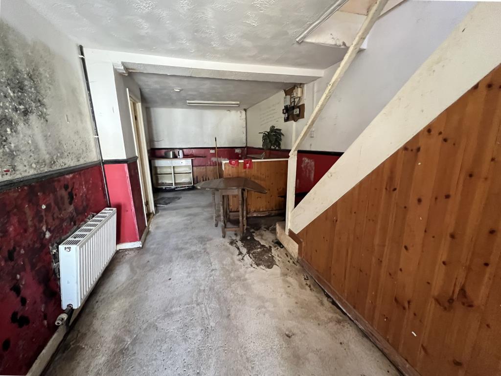 Lot: 112 - MAISONETTE FOR IMPROVEMENT - General phot of the ground floor of the property